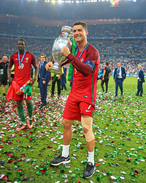 替补球员关键时刻得分逆转比赛