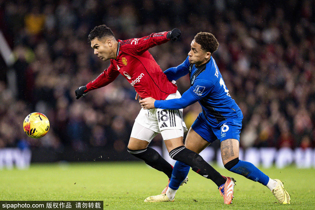 队记：拉尔森的左脚踝X光检查结果为阴性，明天进行MRI检查