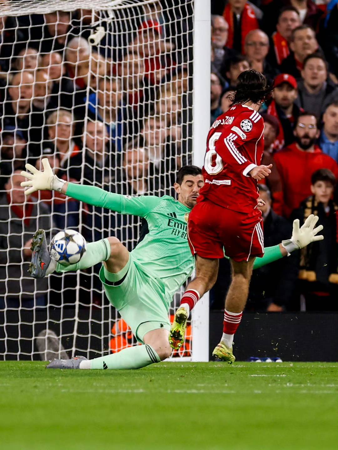 NBA焦点战：湖人主场逆转掘金,