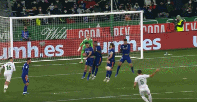 半场：海港1-0英博，加布里埃尔破门+进球被吹，莱昂纳多助攻